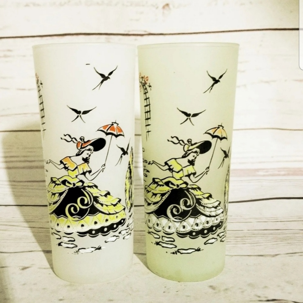 2 Vintage Satin Glass Ice Tea Glasses‎